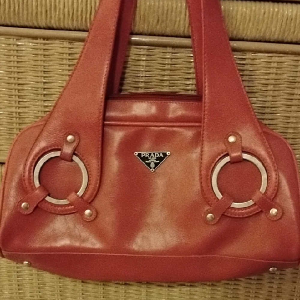 Pink Leather Shoulder Bag with Sophisticated Design Y2K Vintage